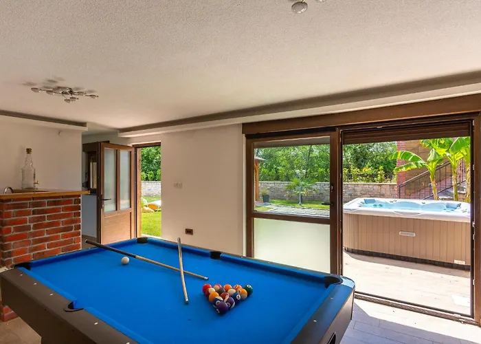 Lovely In With Kitchen Holiday home