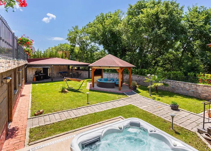 Casa vacanze Lovely In With Kitchen Gabonjin